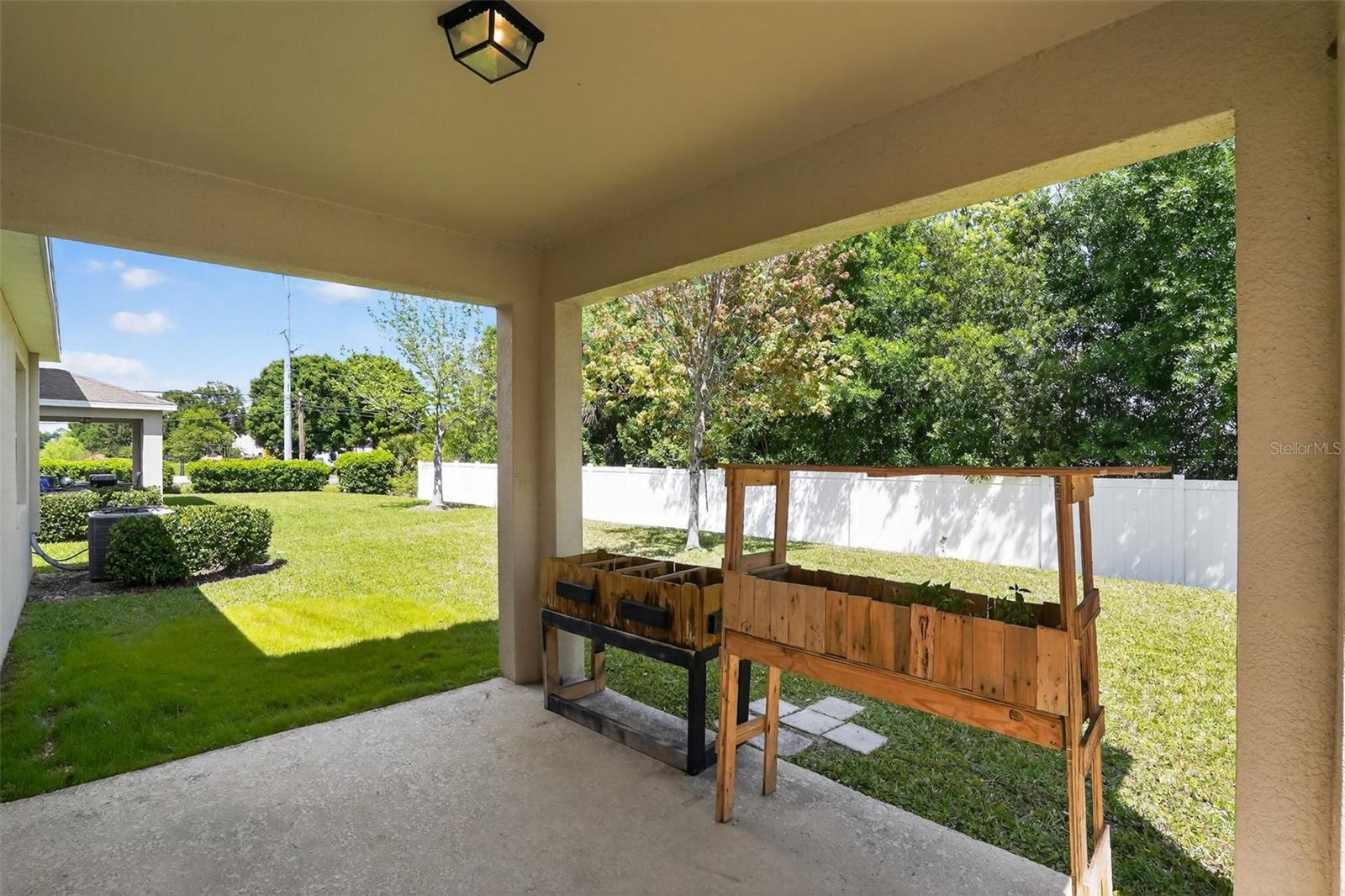 Image 6 of 38 For 11406 Warren Oaks Place