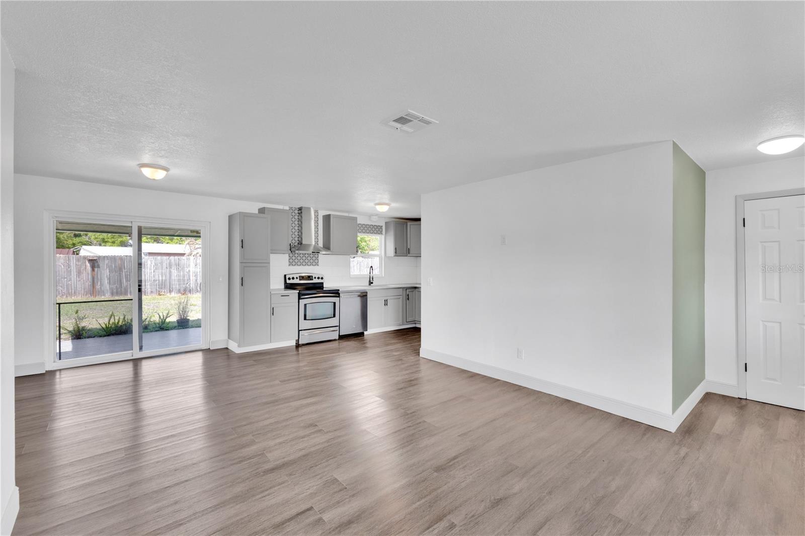 Image 3 of 30 For 1326 Stetson Court