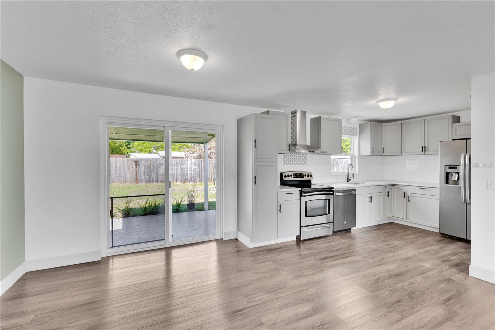 Image 5 of 30 For 1326 Stetson Court