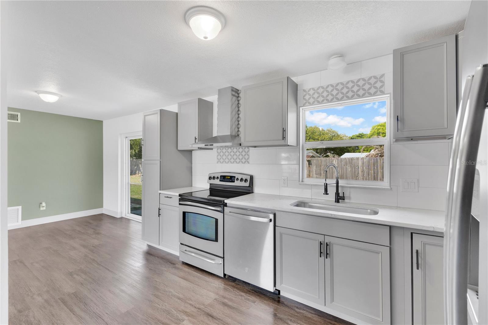 Image 6 of 30 For 1326 Stetson Court