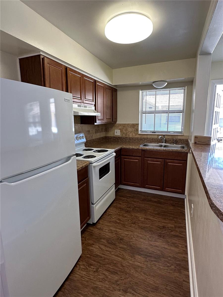 Image 3 of 17 For 500 75th Avenue N 4