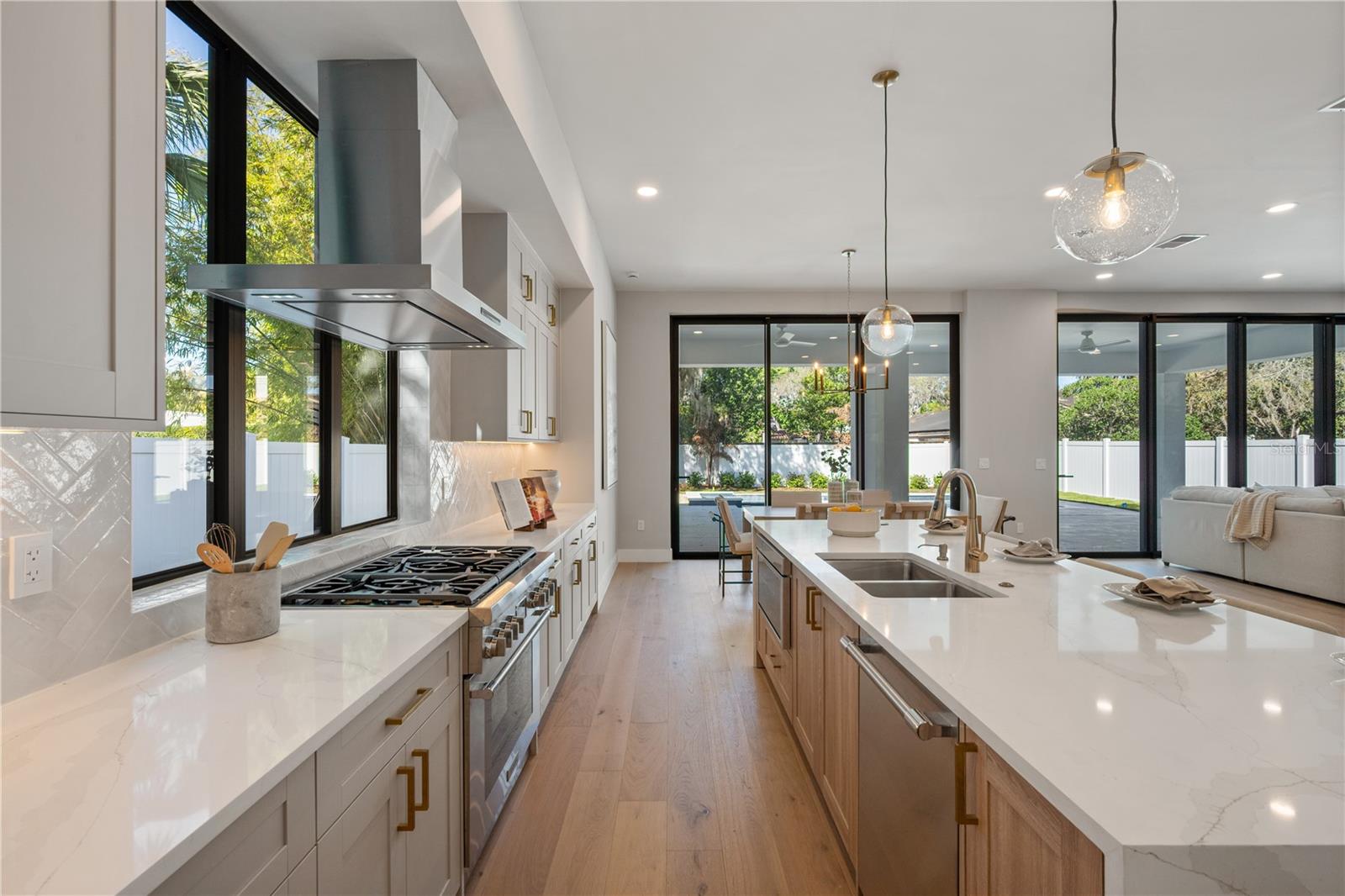 Image 11 of 41 For 785 Phelps Avenue