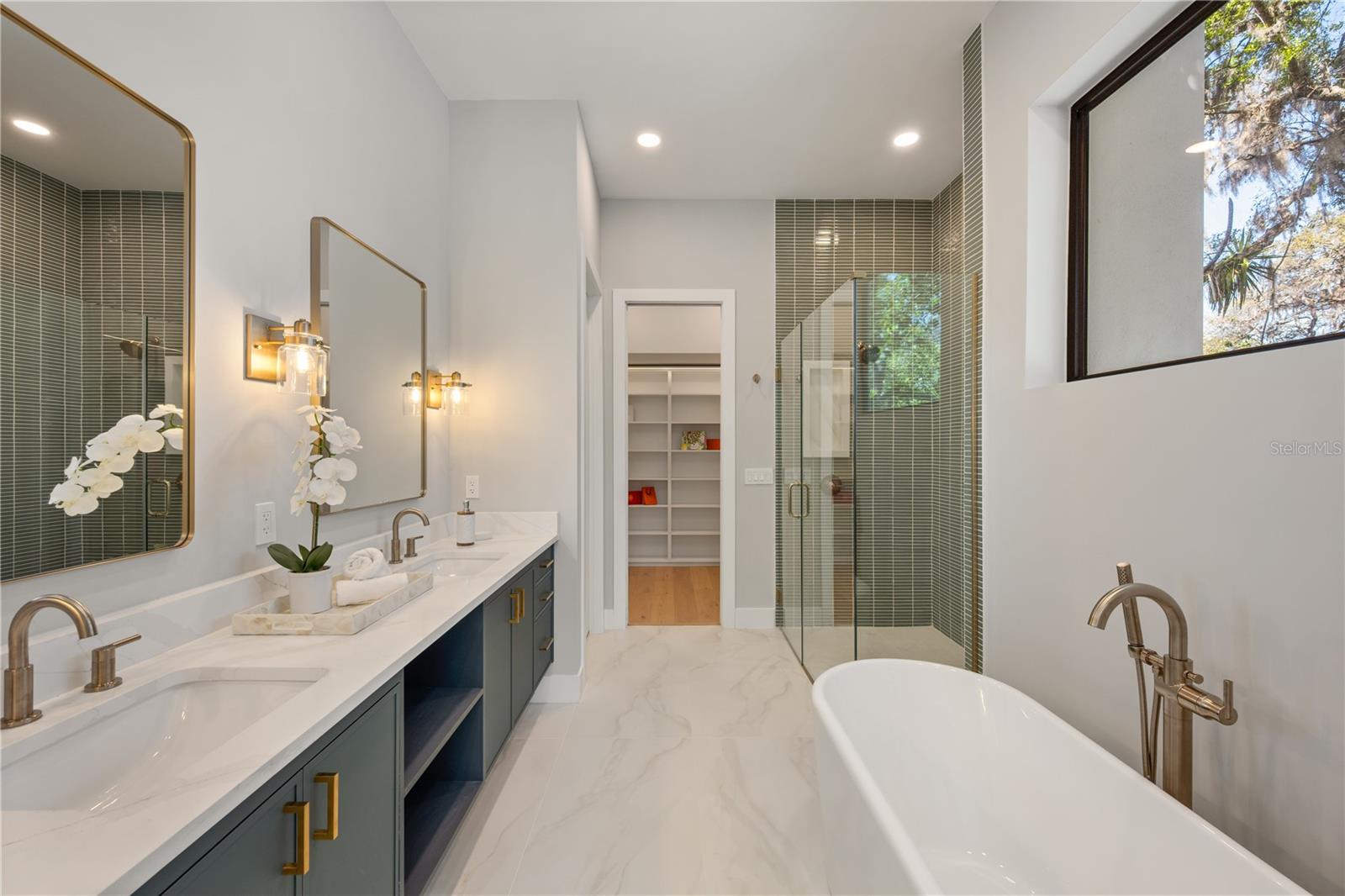 Image 18 of 41 For 785 Phelps Avenue