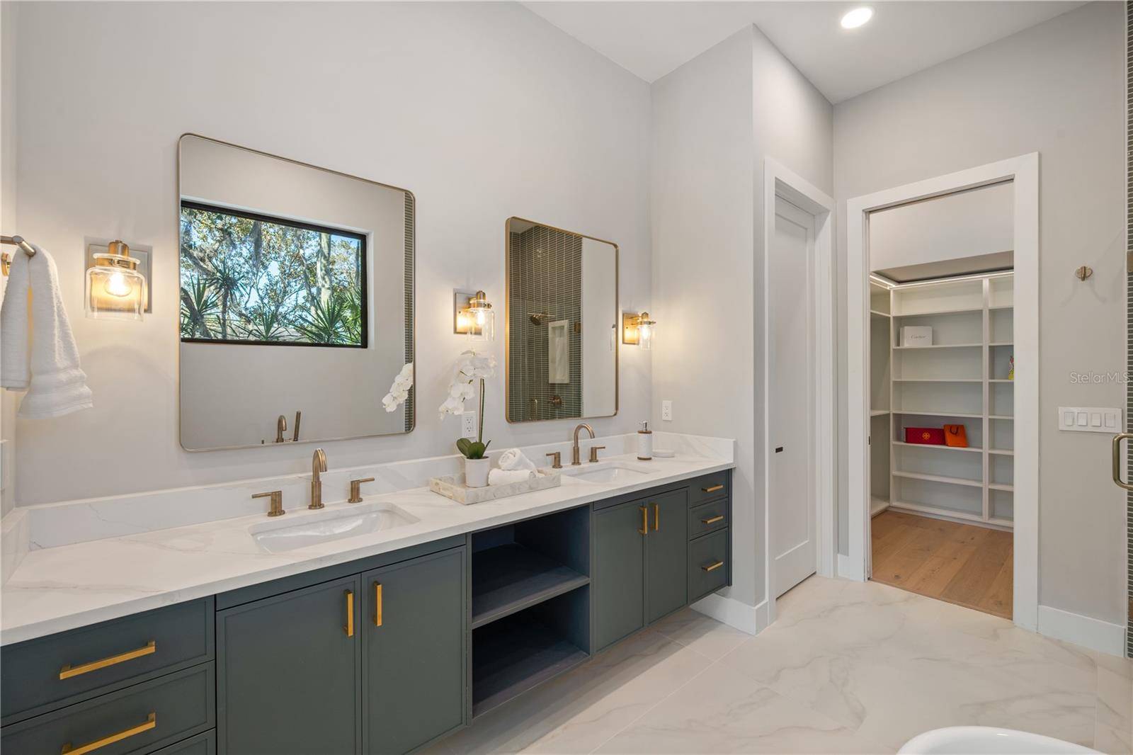 Image 19 of 41 For 785 Phelps Avenue