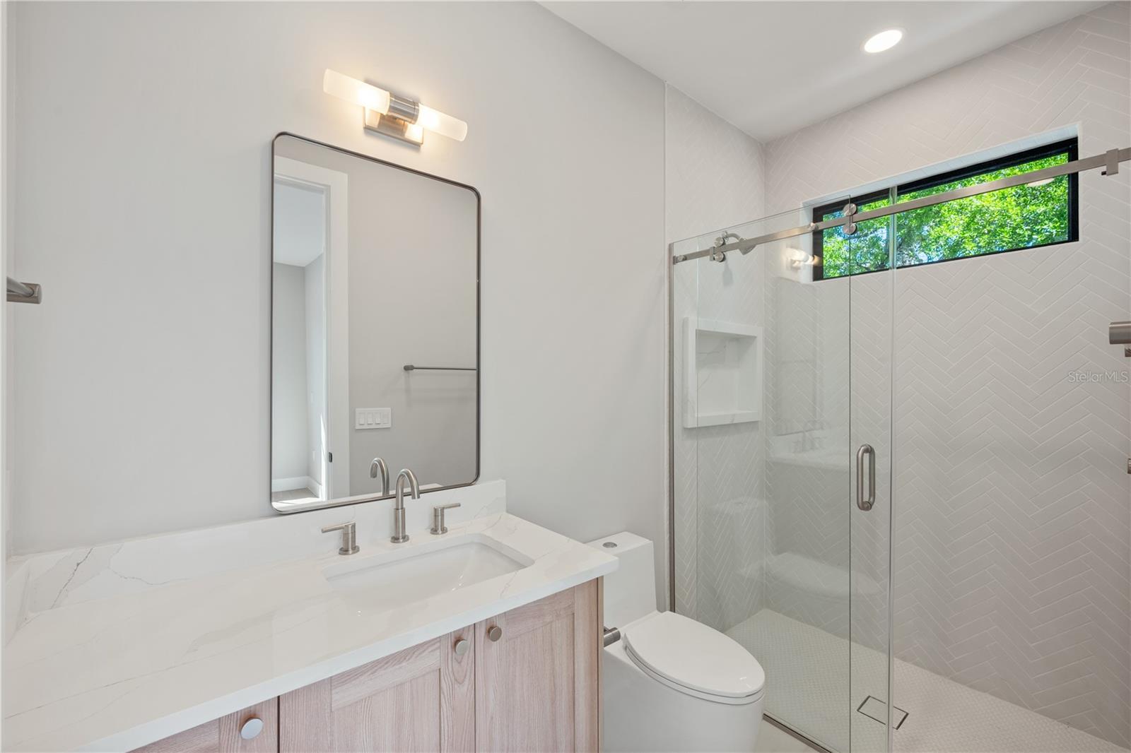 Image 21 of 41 For 785 Phelps Avenue