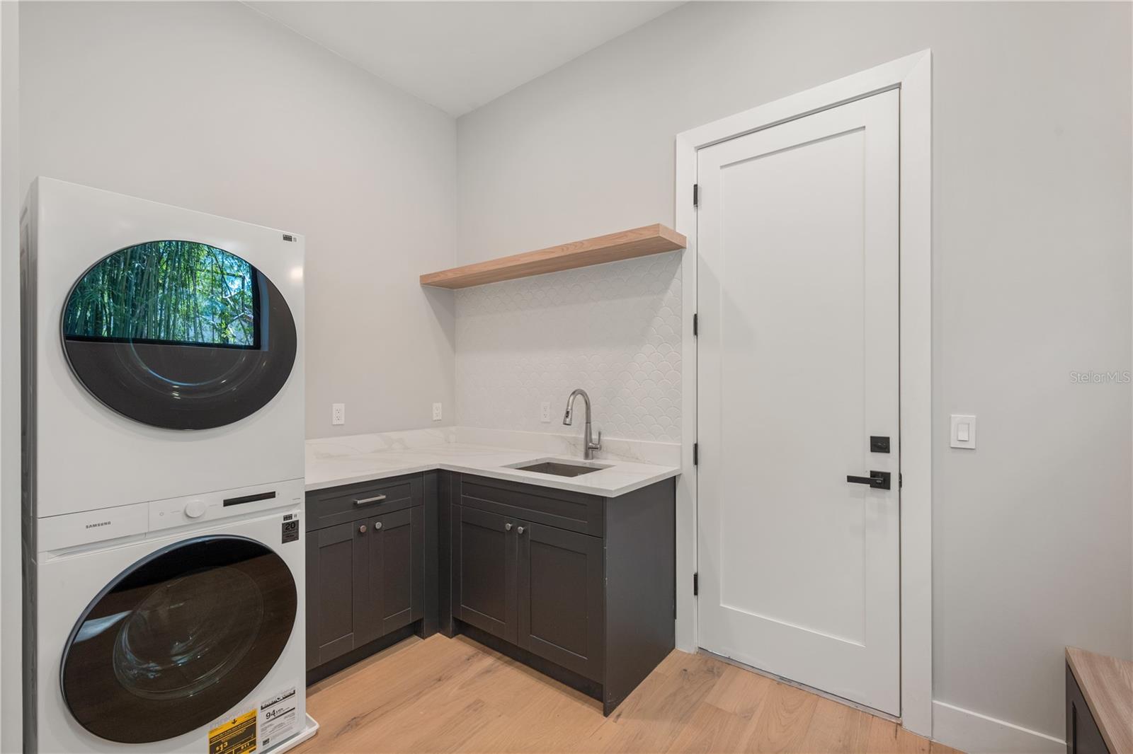 Image 26 of 41 For 785 Phelps Avenue