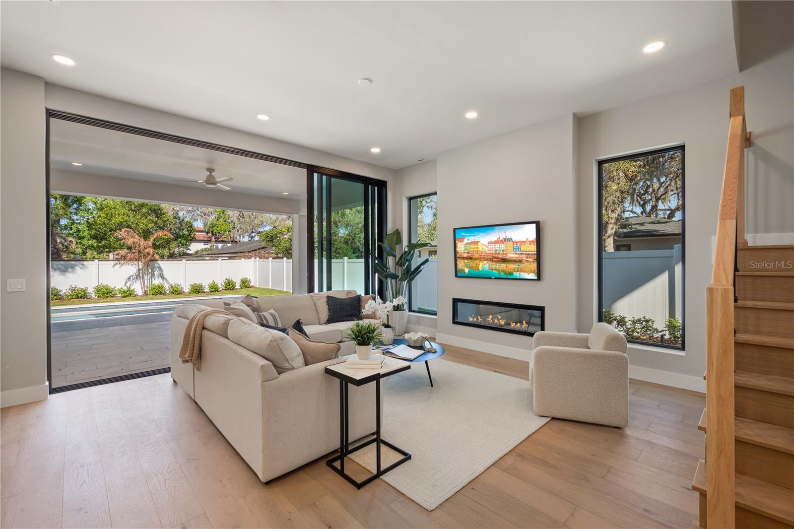 Image 5 of 41 For 785 Phelps Avenue