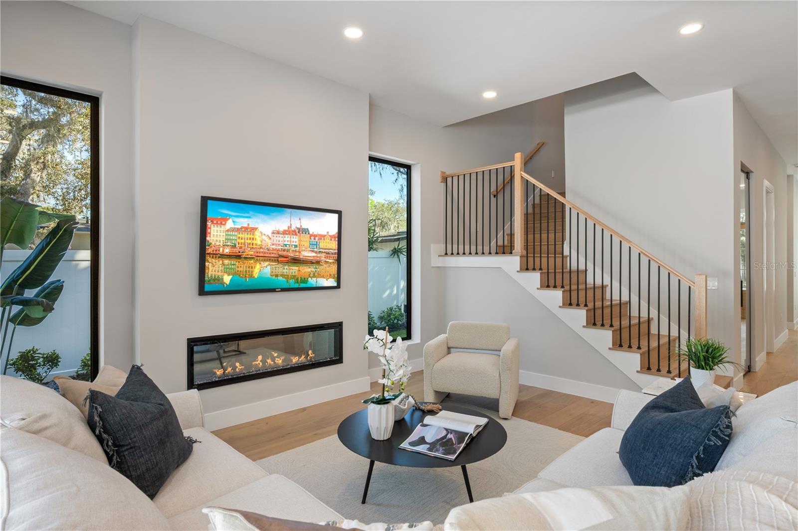 Image 6 of 41 For 785 Phelps Avenue