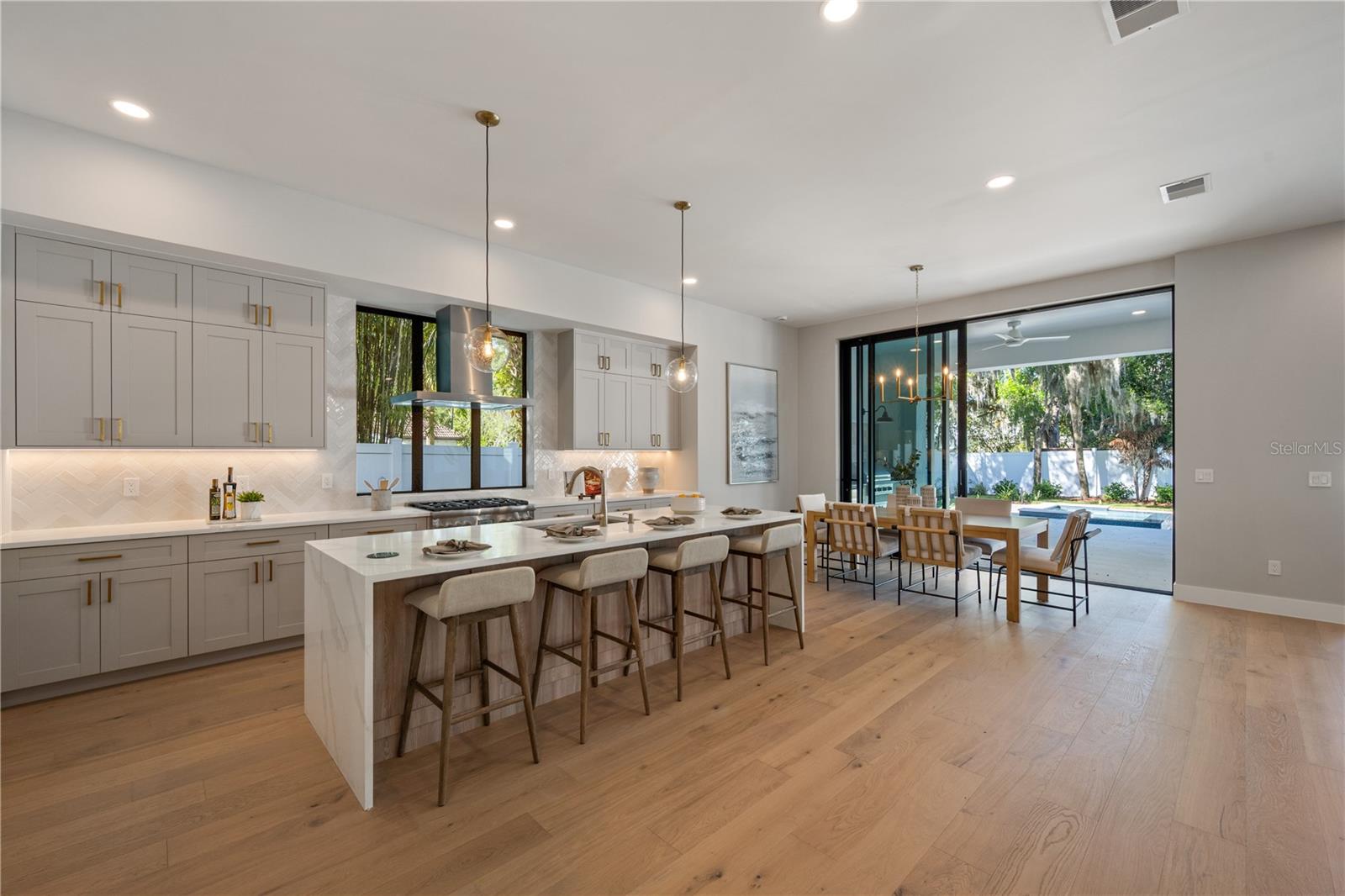 Image 9 of 41 For 785 Phelps Avenue