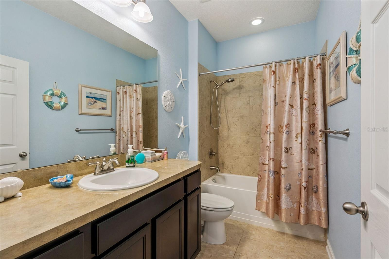 Image 17 of 41 For 525 Gunston Ct