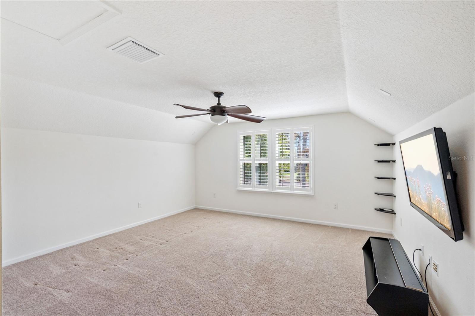 Image 19 of 41 For 525 Gunston Ct