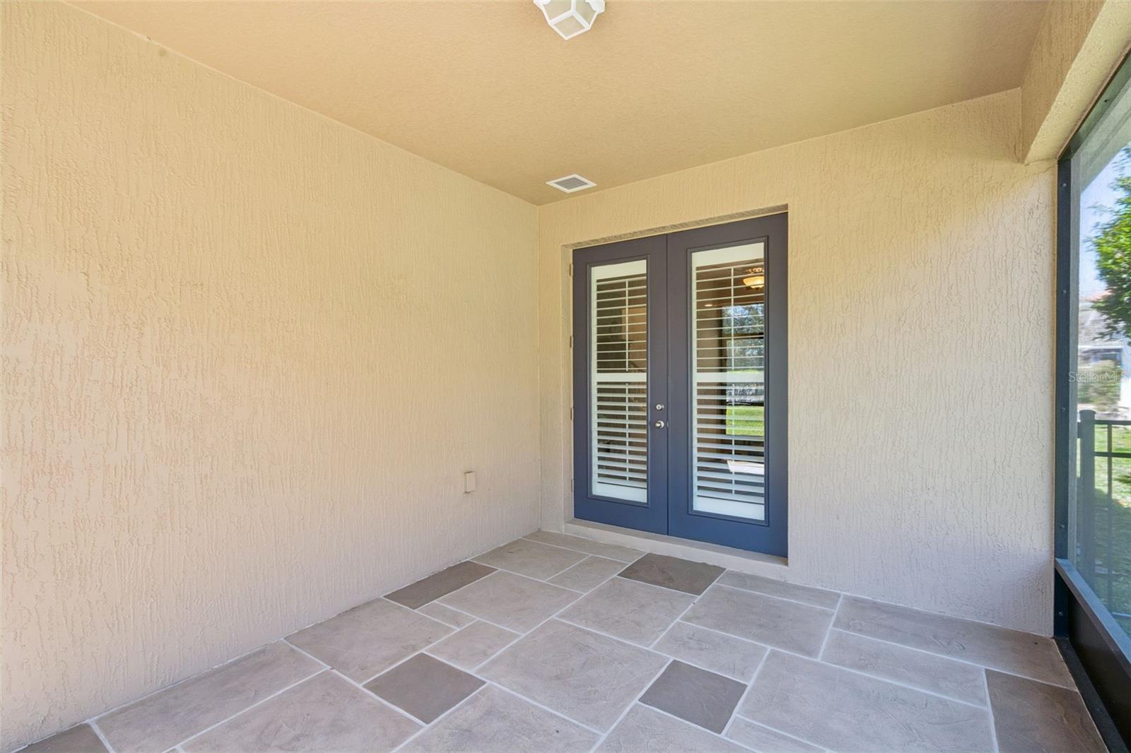 Image 21 of 41 For 525 Gunston Ct