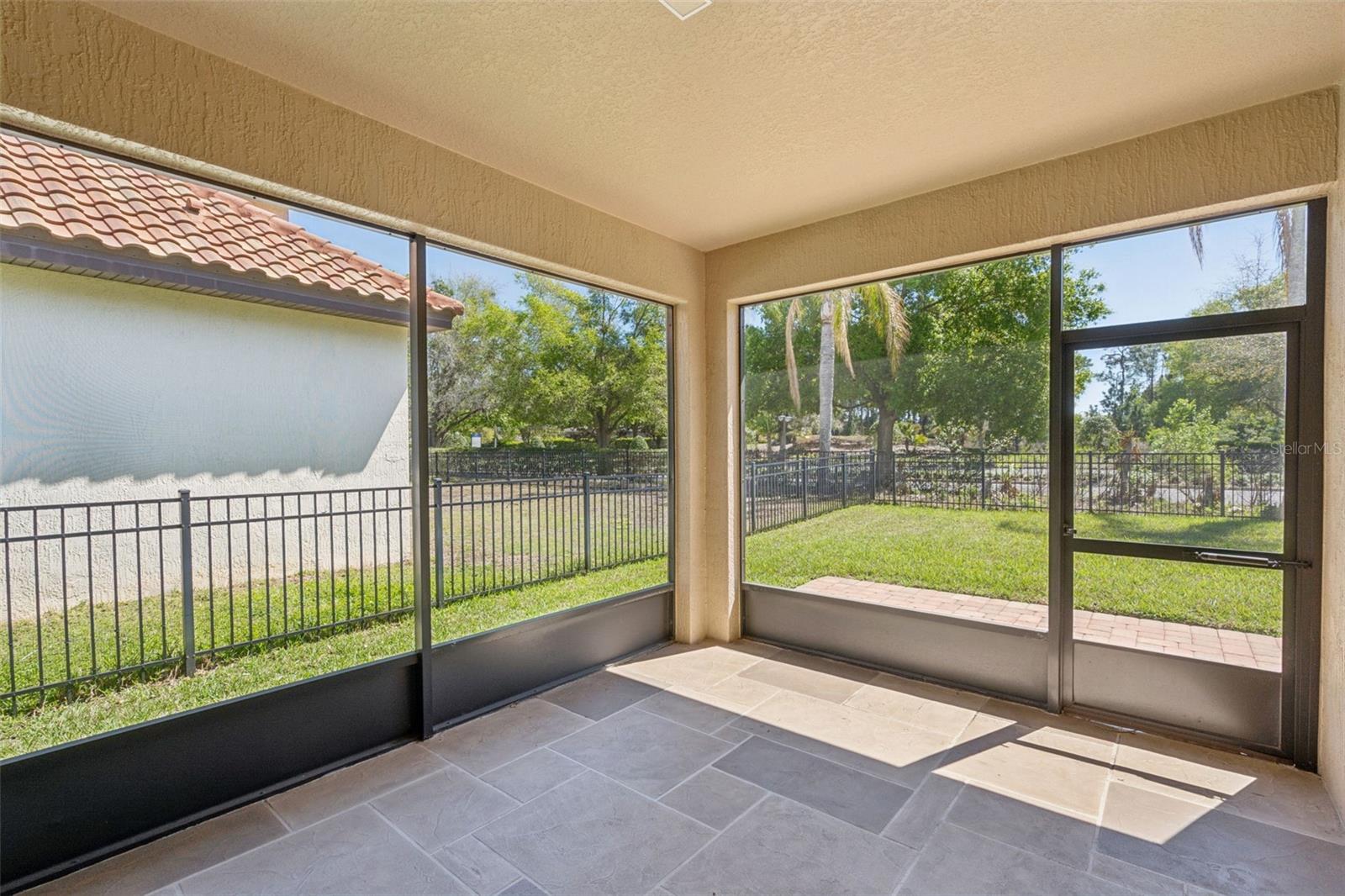 Image 22 of 41 For 525 Gunston Ct