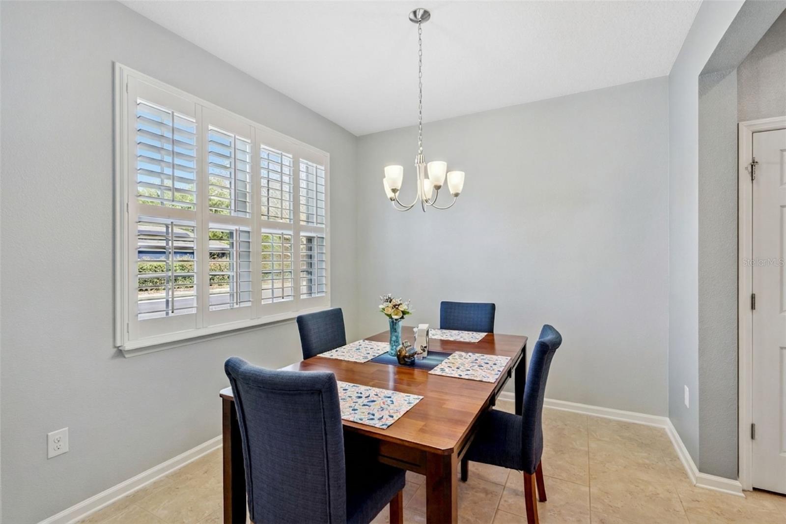 Image 4 of 41 For 525 Gunston Ct