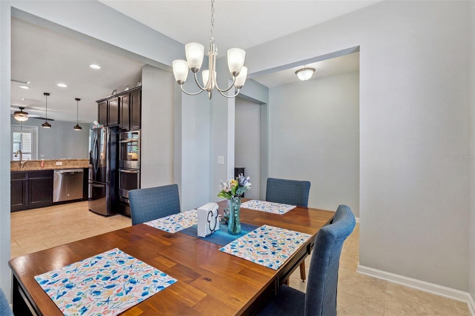 Image 5 of 41 For 525 Gunston Ct