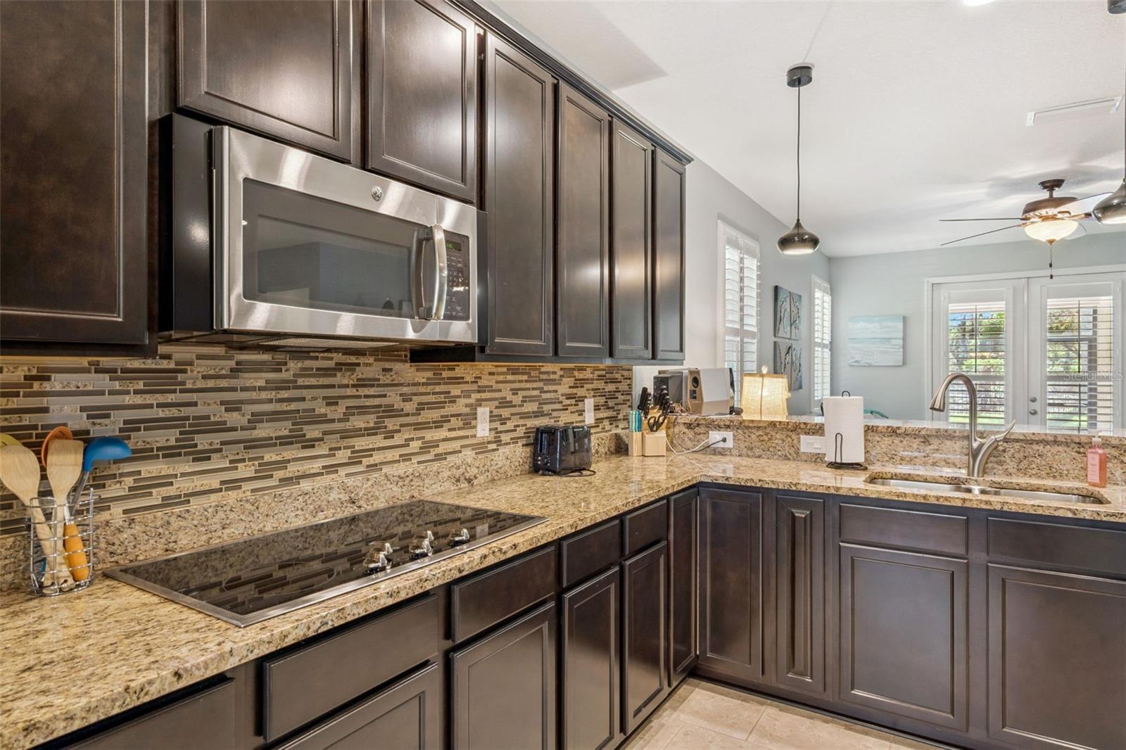 Image 7 of 41 For 525 Gunston Ct