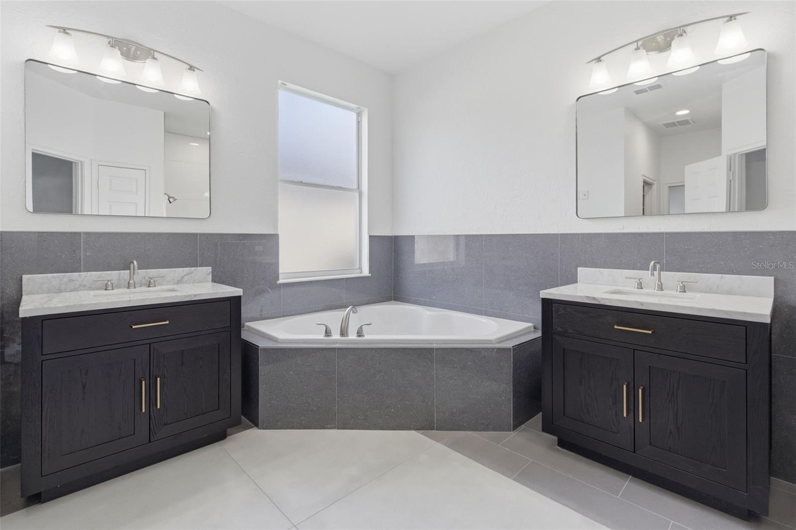 Image 25 of 45 For 12513 Scarlett Sage Court