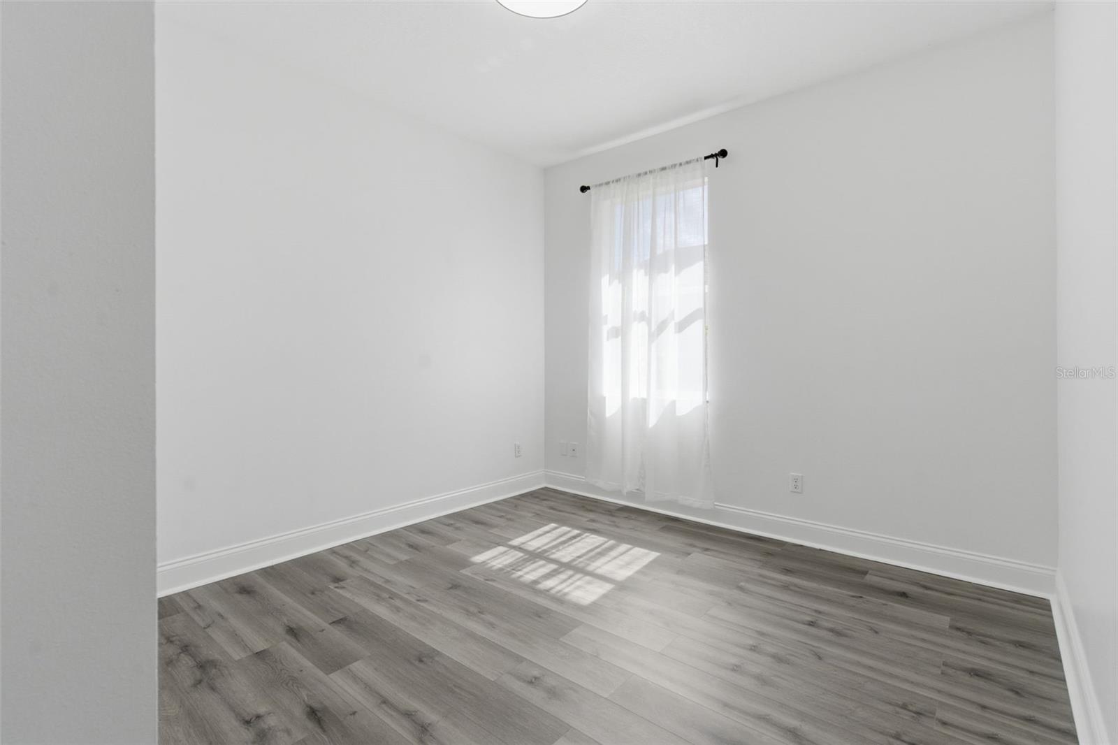 Image 32 of 45 For 12513 Scarlett Sage Court