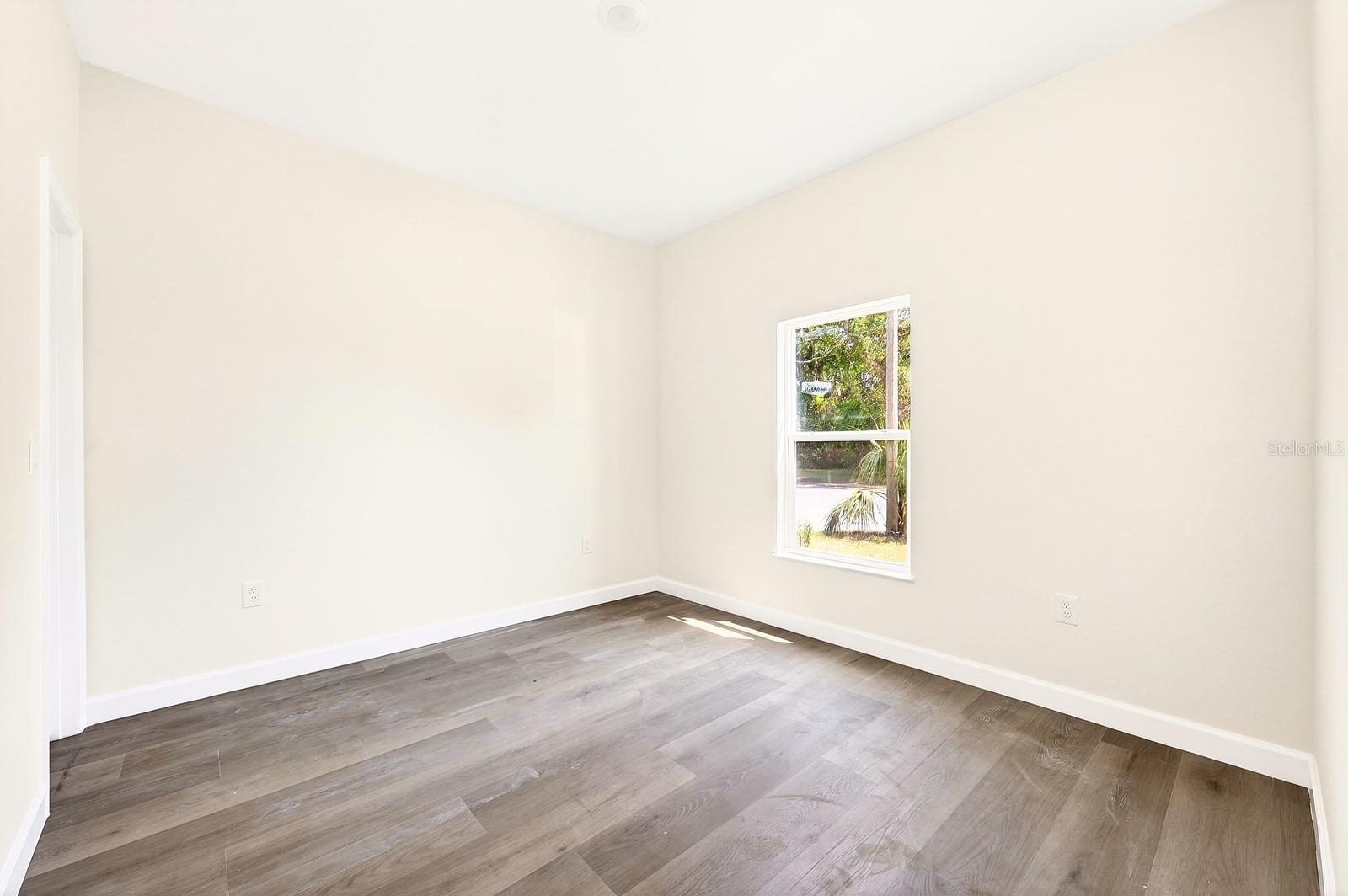 Image 22 of 23 For 702 Lucky Street