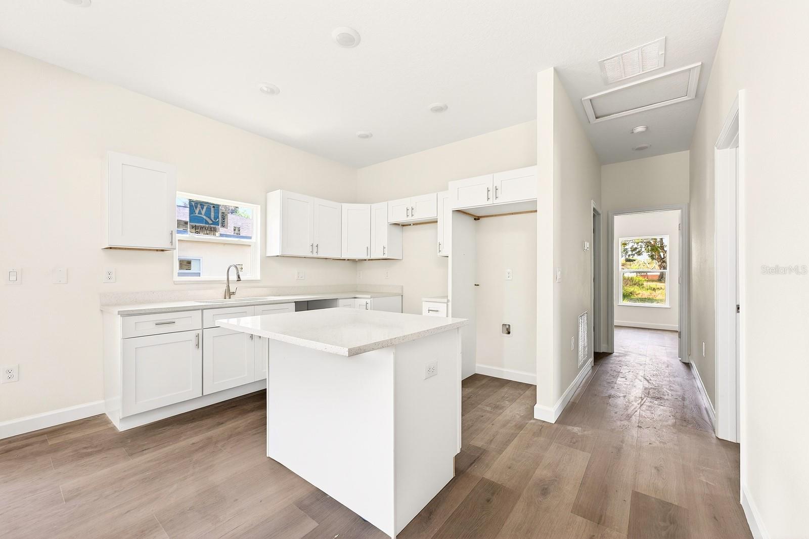 Image 4 of 23 For 702 Lucky Street