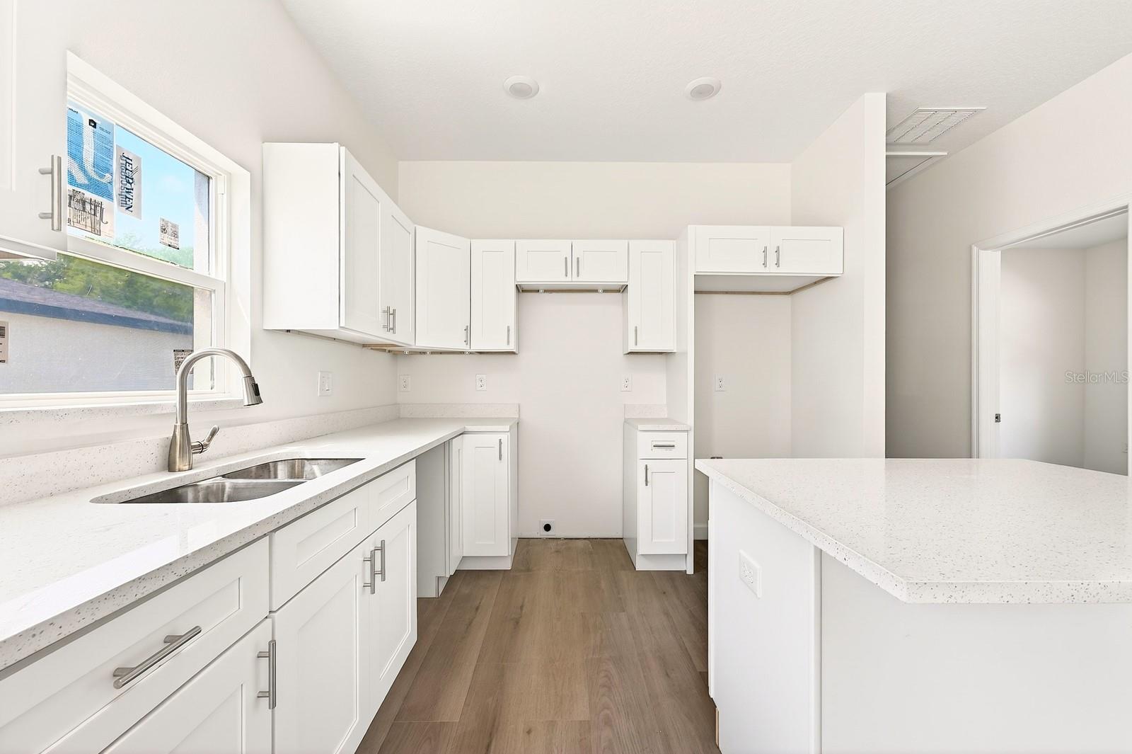 Image 5 of 23 For 702 Lucky Street