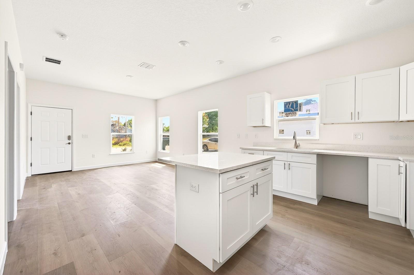 Image 6 of 23 For 702 Lucky Street