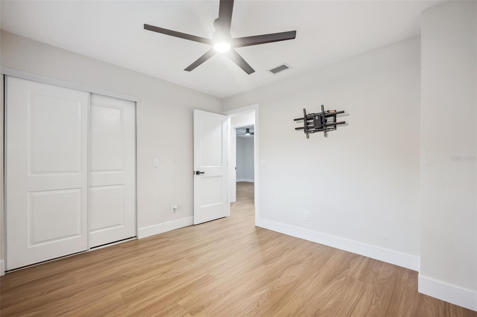 Image 23 of 43 For 1450 Hilltop Drive