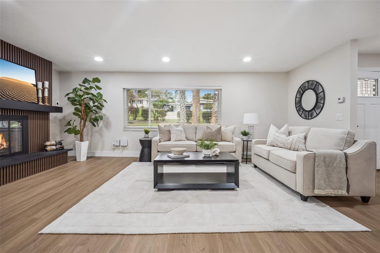 Image 4 of 43 For 1450 Hilltop Drive