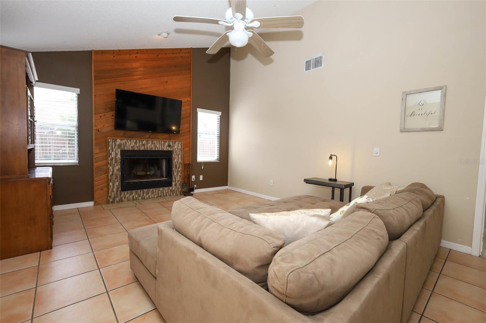 Image 28 of 48 For 705 Silversmith Circle