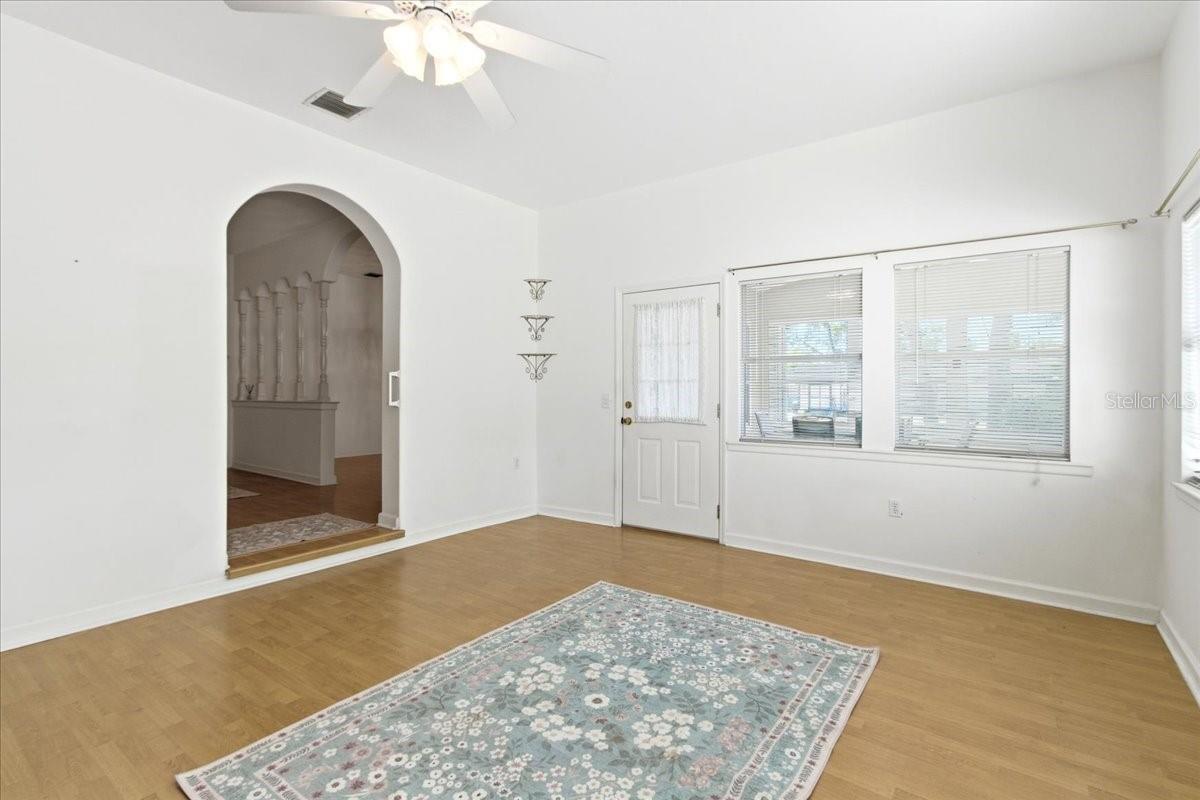 Image 13 of 22 For 31325 Prestwick Avenue