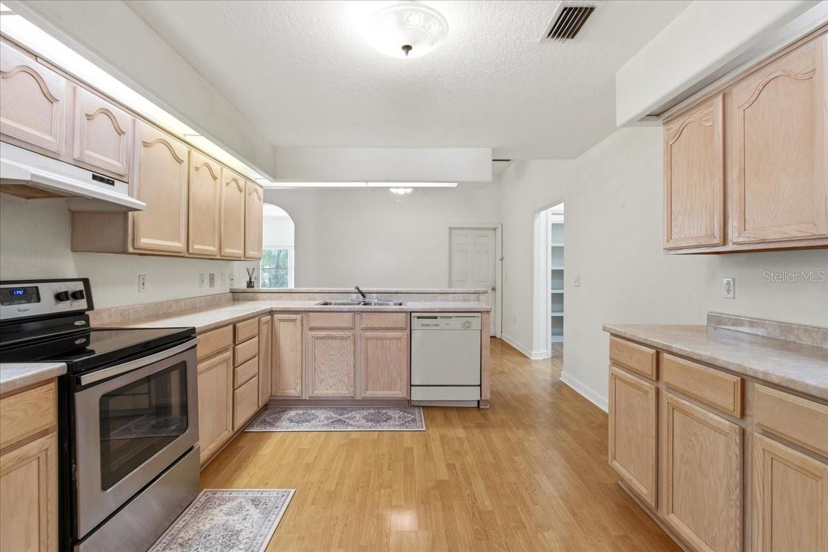 Image 5 of 22 For 31325 Prestwick Avenue