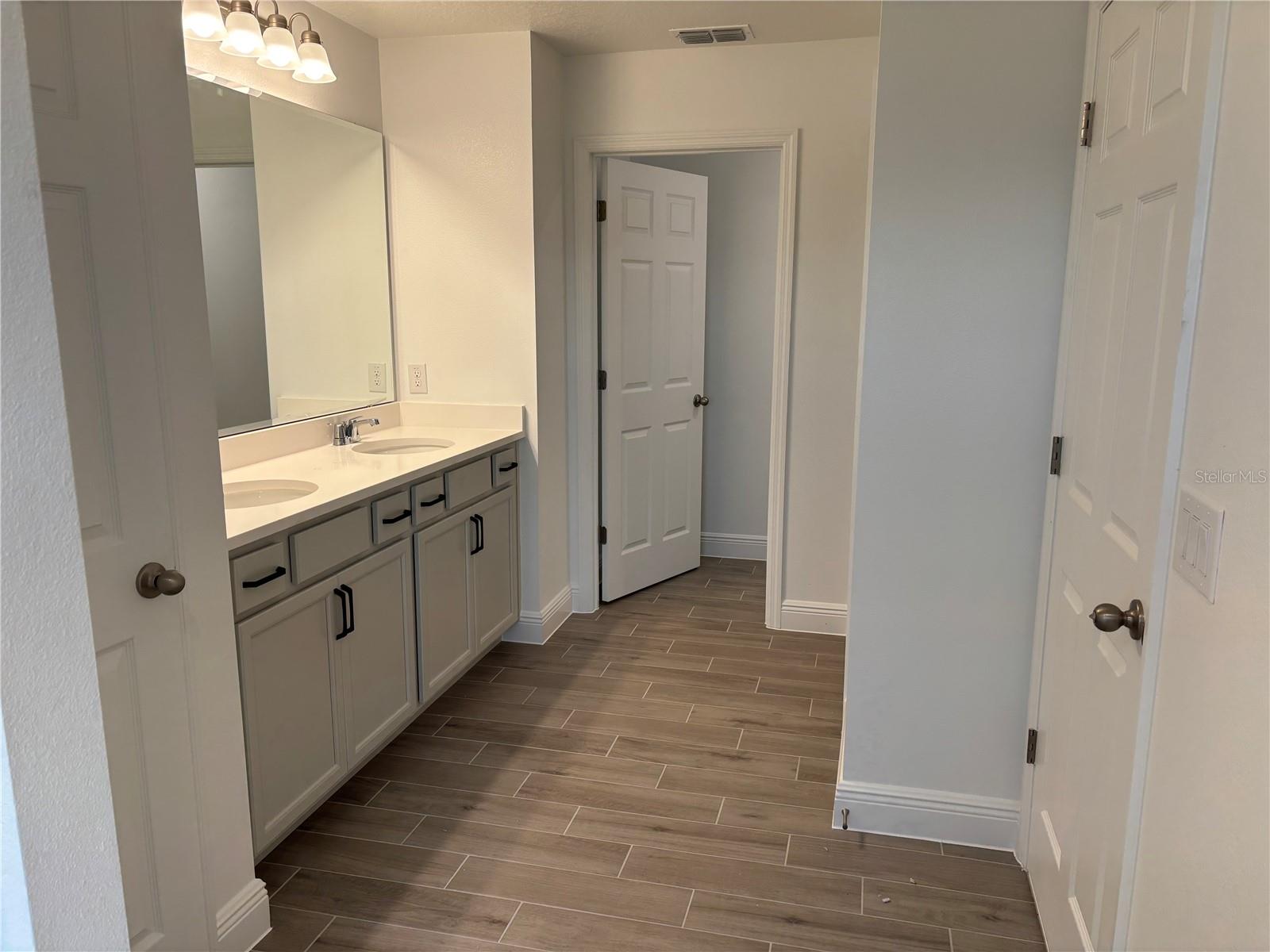 Image 10 of 21 For 7264 Rolling Leaf Road