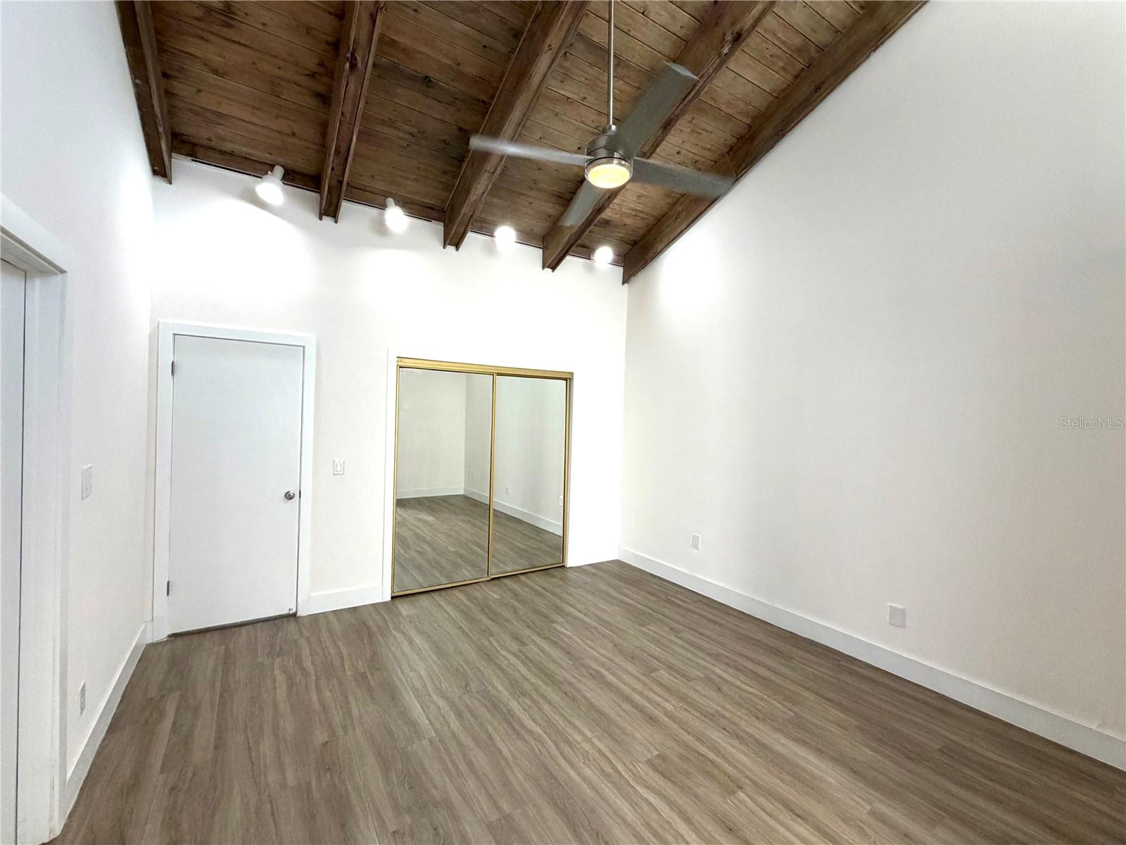 Image 21 of 32 For 4046 Golfside Drive 3