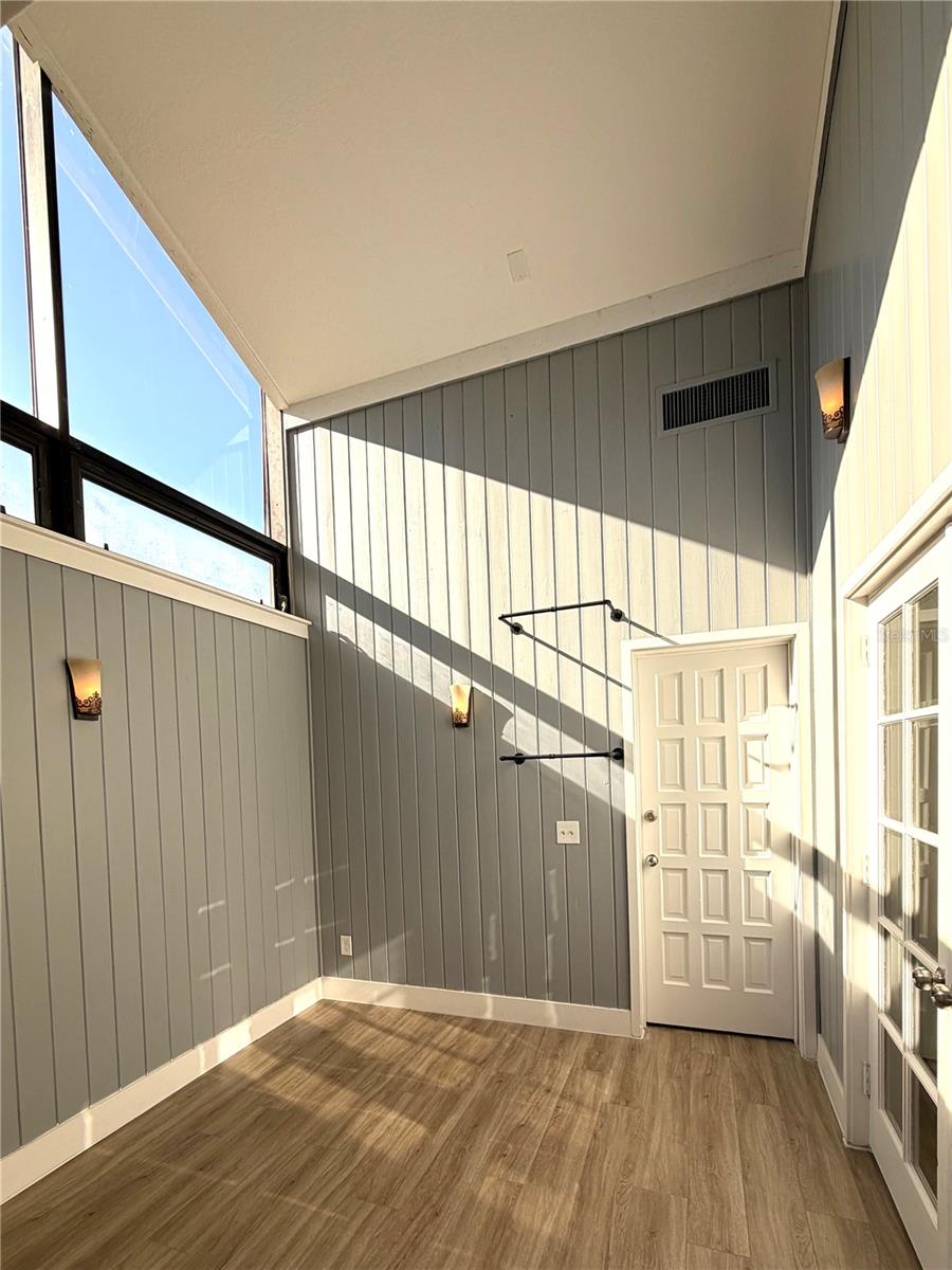 Image 22 of 32 For 4046 Golfside Drive 3