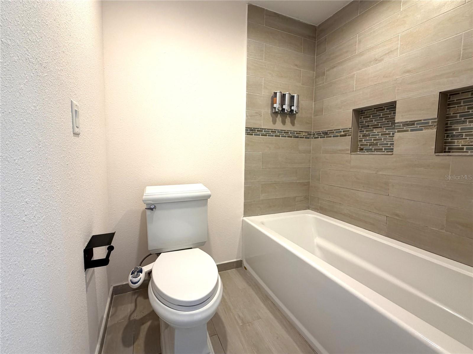 Image 23 of 32 For 4046 Golfside Drive 3