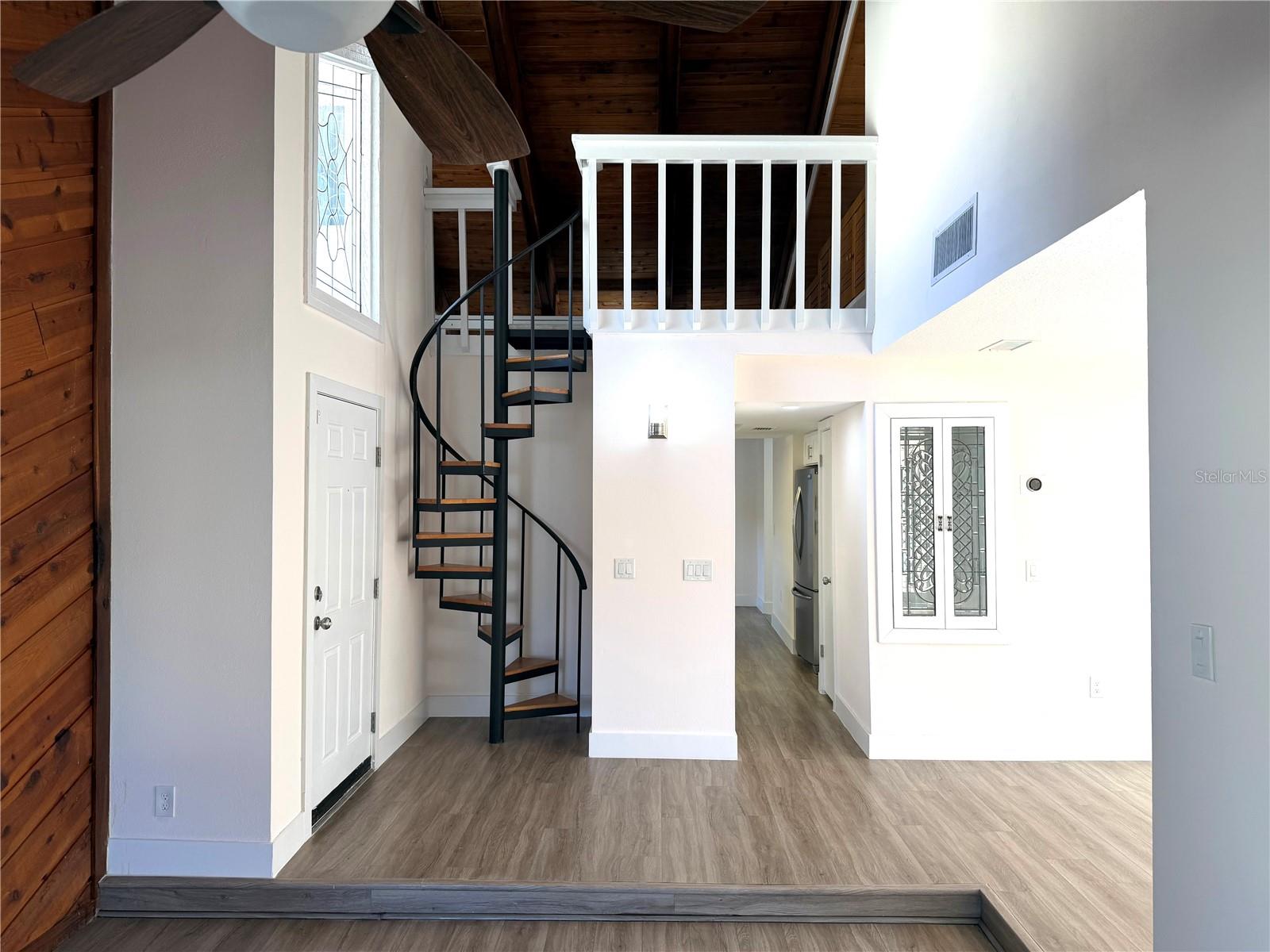 Image 3 of 32 For 4046 Golfside Drive 3