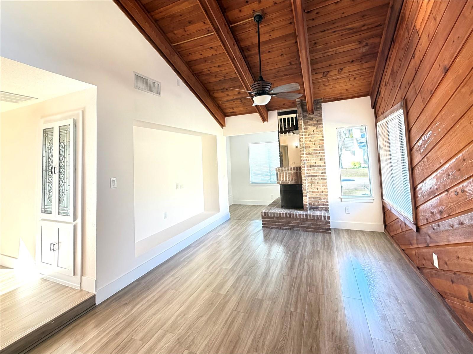 Image 4 of 32 For 4046 Golfside Drive 3