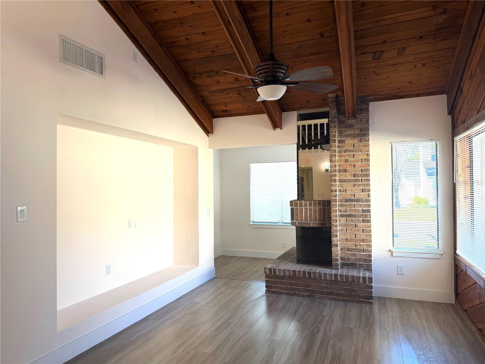 Image 7 of 32 For 4046 Golfside Drive 3