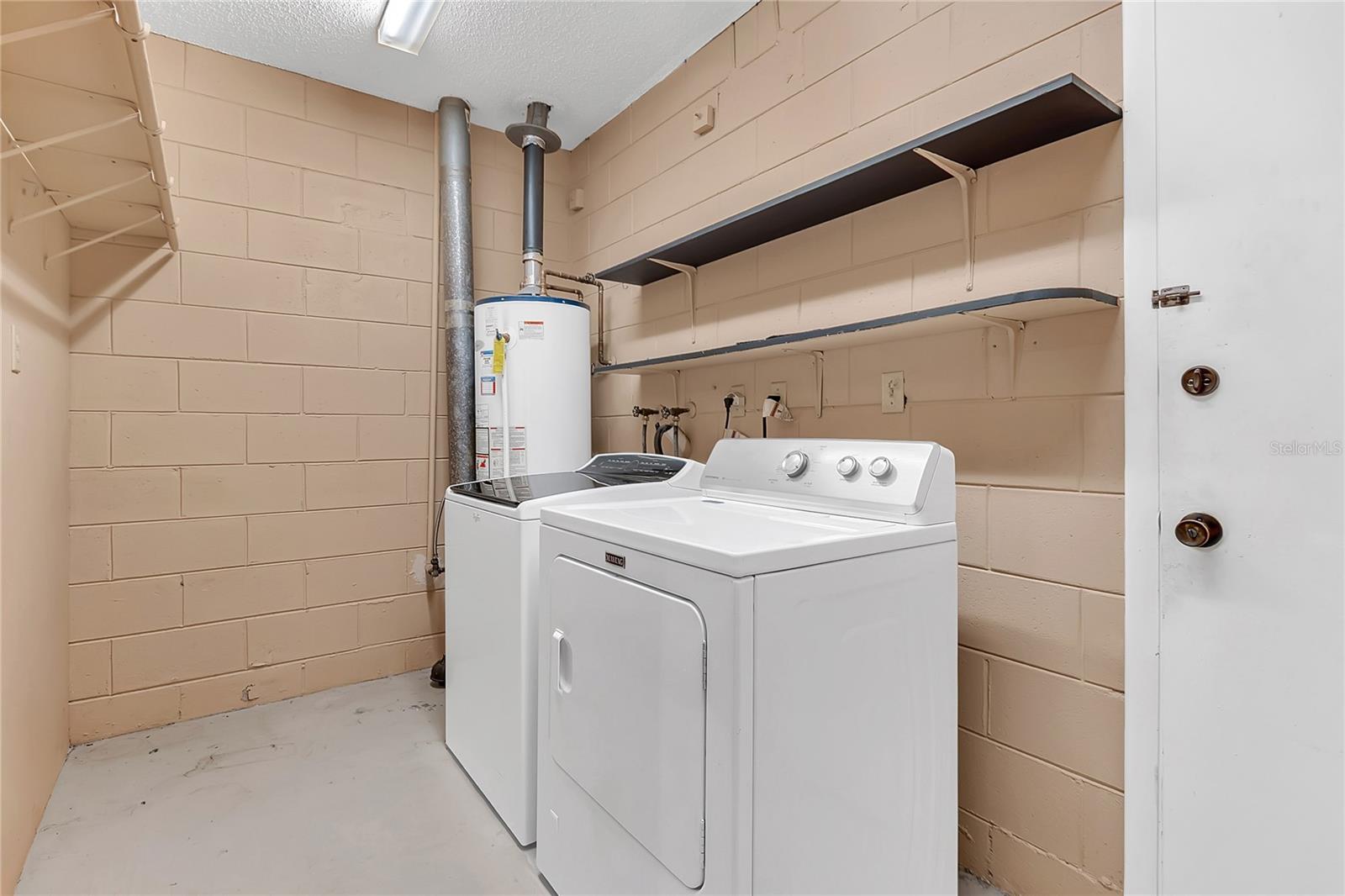 Image 36 of 52 For 10703 Windsor Court