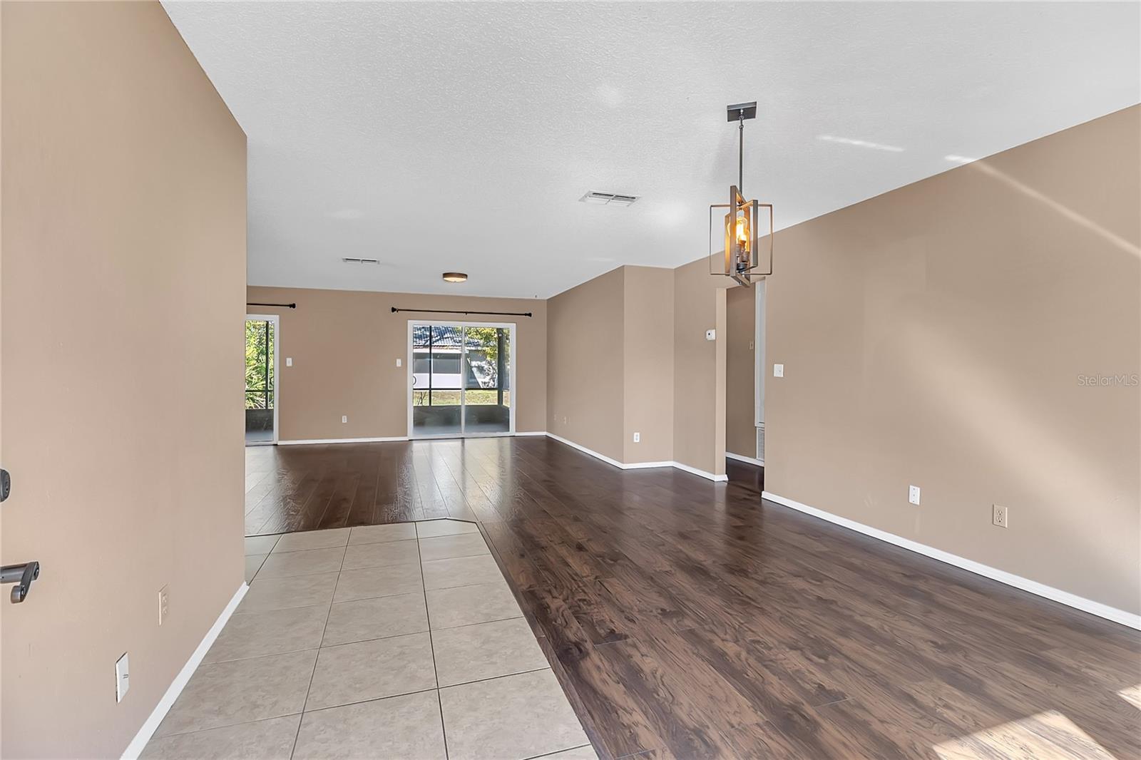 Image 7 of 52 For 10703 Windsor Court