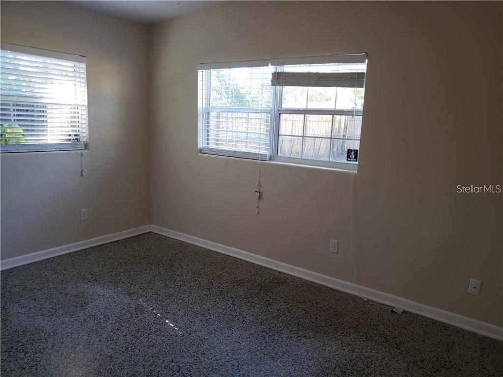 Image 12 of 15 For 1500 Roscomare Avenue