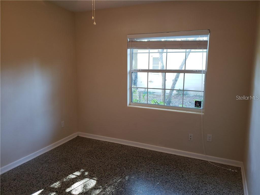 Image 13 of 15 For 1500 Roscomare Avenue