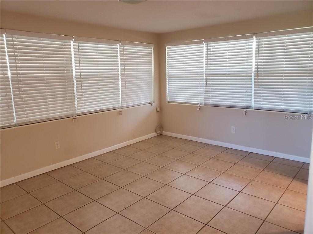 Image 15 of 15 For 1500 Roscomare Avenue