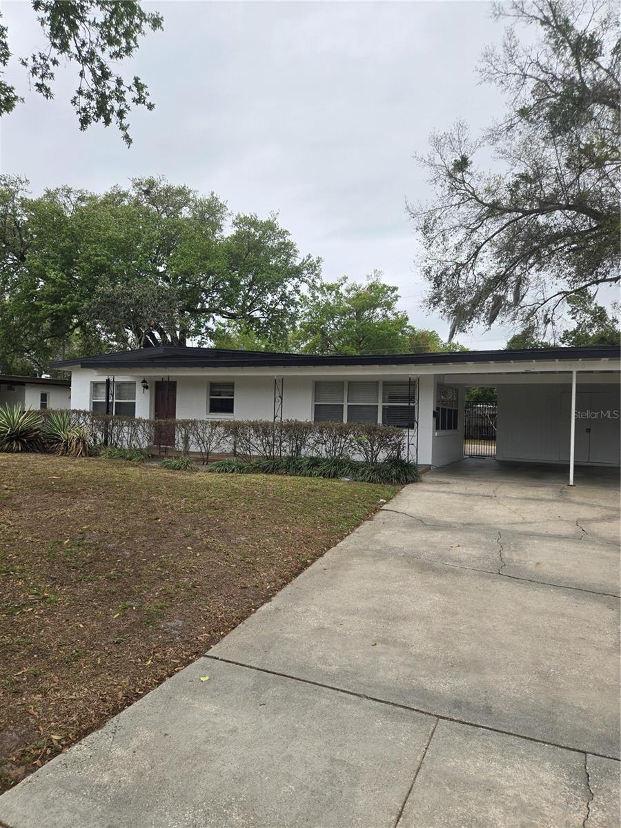 Image 2 of 15 For 1500 Roscomare Avenue