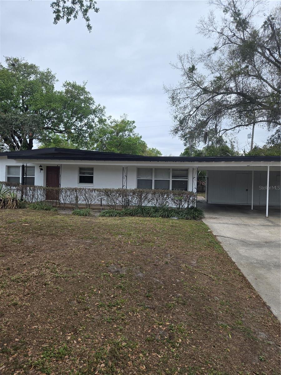 Image 3 of 15 For 1500 Roscomare Avenue