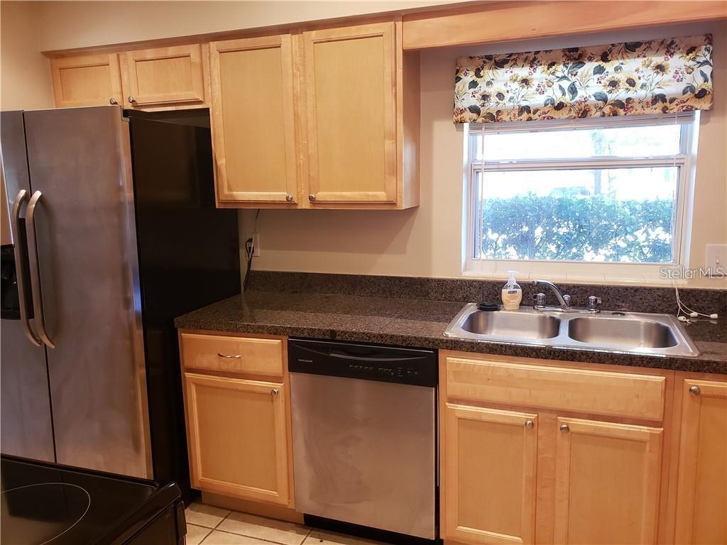 Image 4 of 15 For 1500 Roscomare Avenue