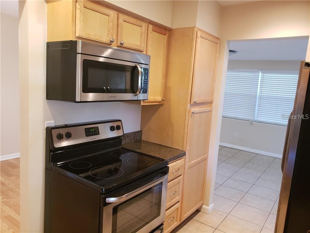 Image 5 of 15 For 1500 Roscomare Avenue