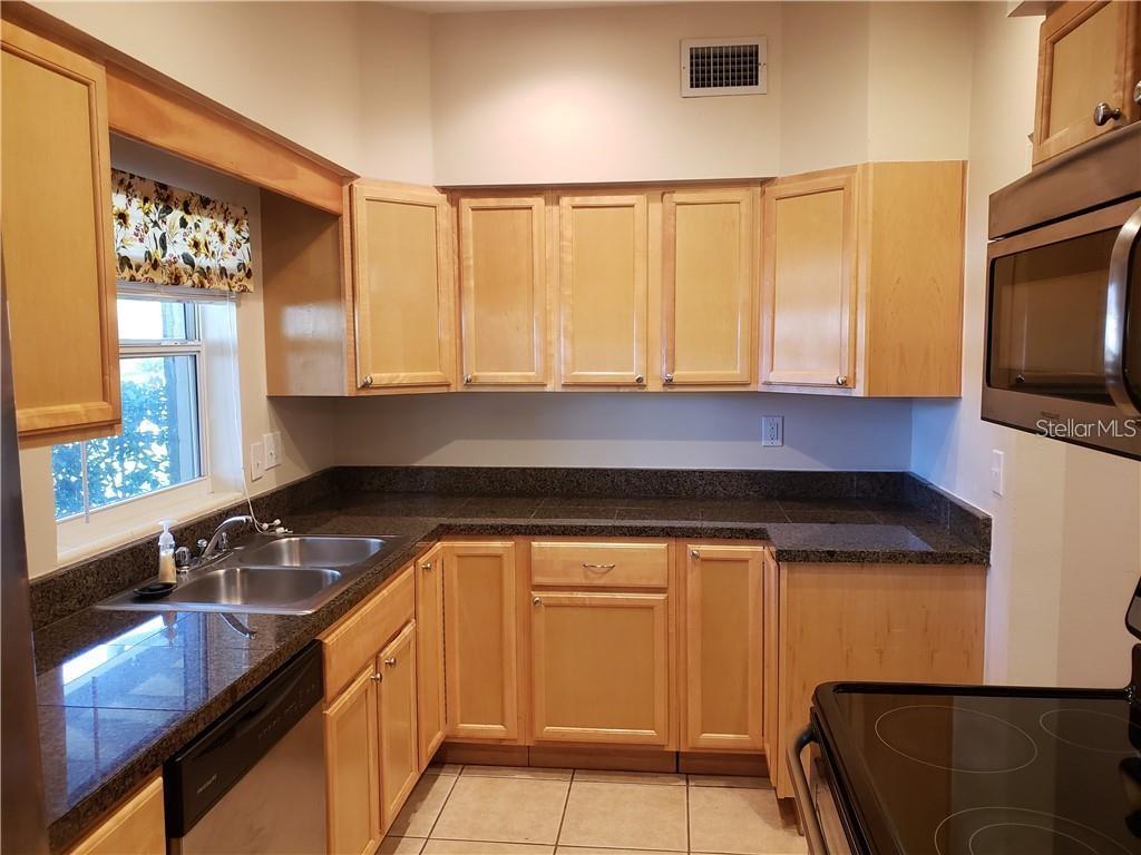 Image 6 of 15 For 1500 Roscomare Avenue