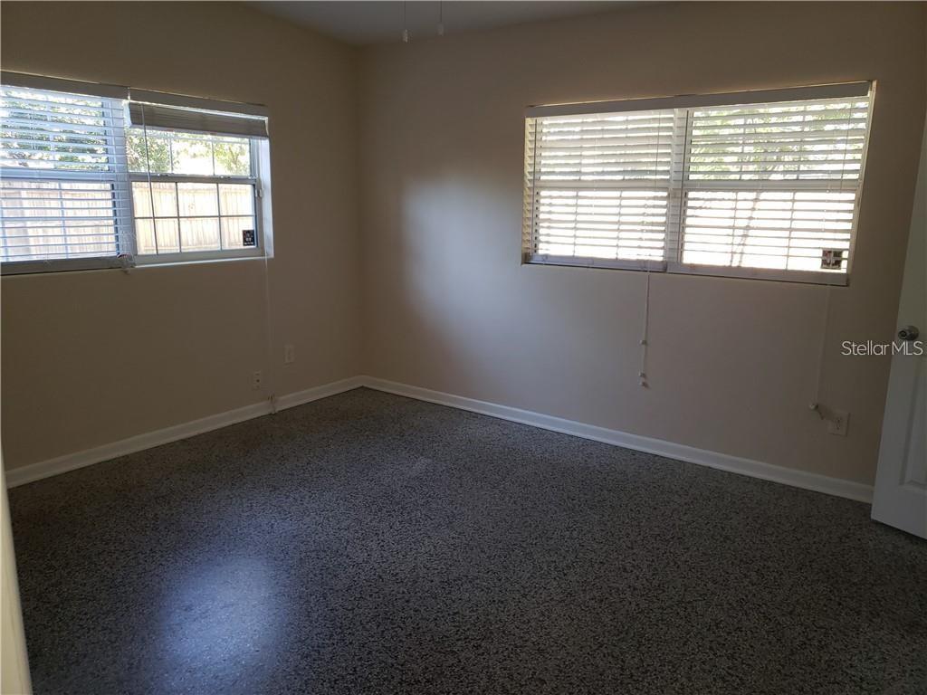 Image 9 of 15 For 1500 Roscomare Avenue