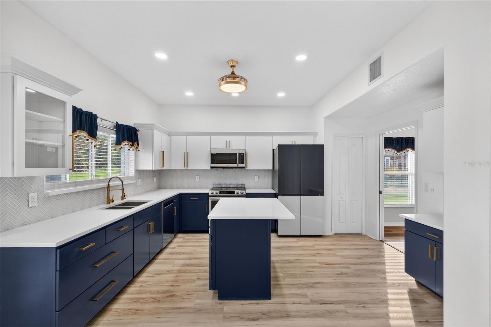 Image 25 of 89 For 15162 Spinnaker Cove Lane